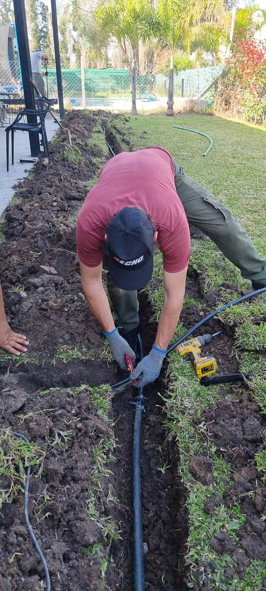 Instalación de cañería de riego enterrada